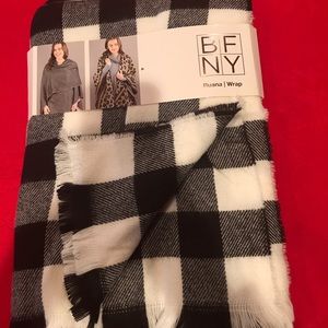 RUANA WRAP BLACK/WHITE CHECKERED